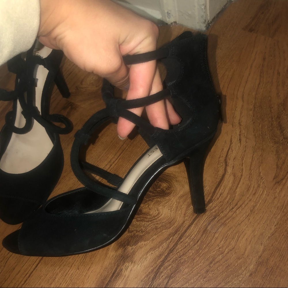 Heels - Picture 4 of 4